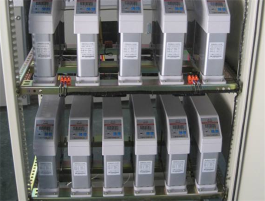 低壓開關(guān)柜內(nèi)電容器安全運行的電流、電壓和溫度有什么要求